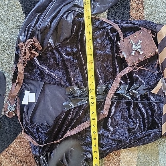 Pirate Costume - Picture 2 of 10
